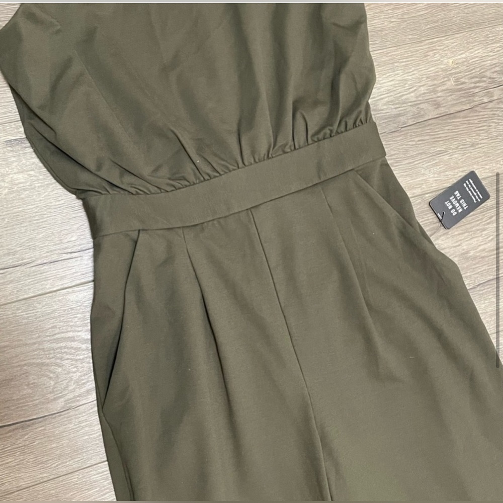 NWT EXPRESS JUMPSUIT WITH POCKETS OLIVE COLOR